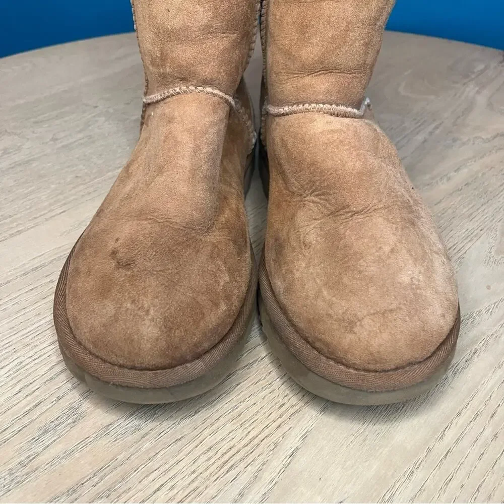 UGG Women’s Classic Short II Shearling Lined Chestnut Tan Winter Boots Size 8